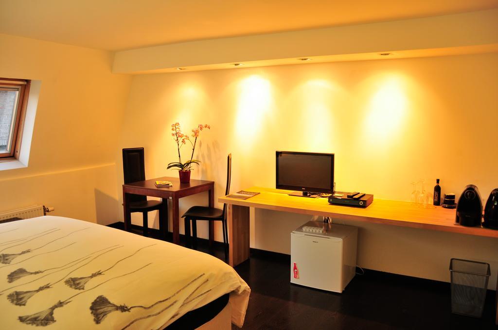 Bed and Breakfast Logies Zen Aan Zee Остенде Номер фото